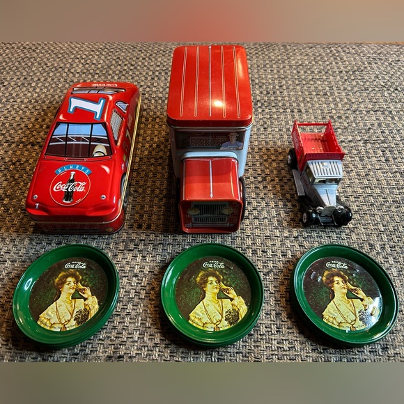 Coke Cola Collection - 3 bin like vehicles & 10 metal coasters. - Picture 5 of 5